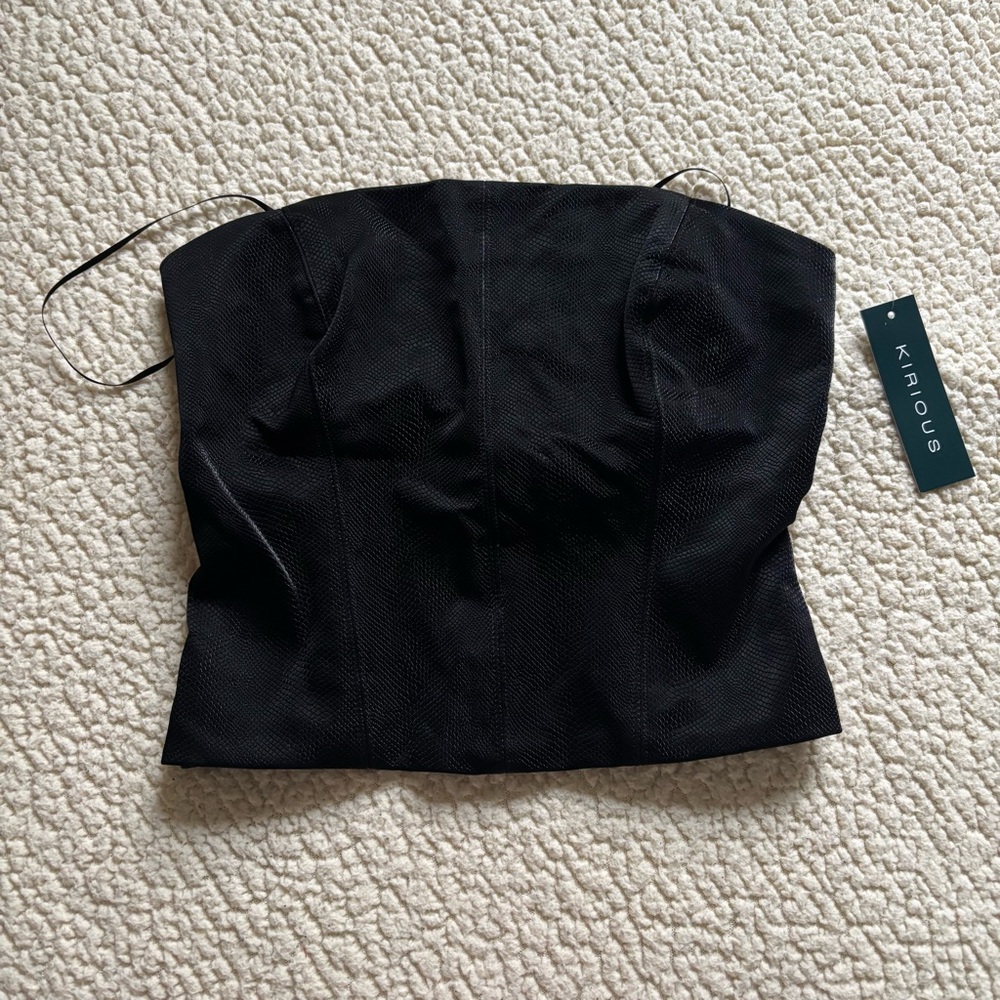 Kirious | Black Snakeskin STYLE cropped Fitted Top | Back Zippper | Trendy SZ M
